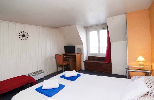 Furnished Studio Between Marais & Oberkampf