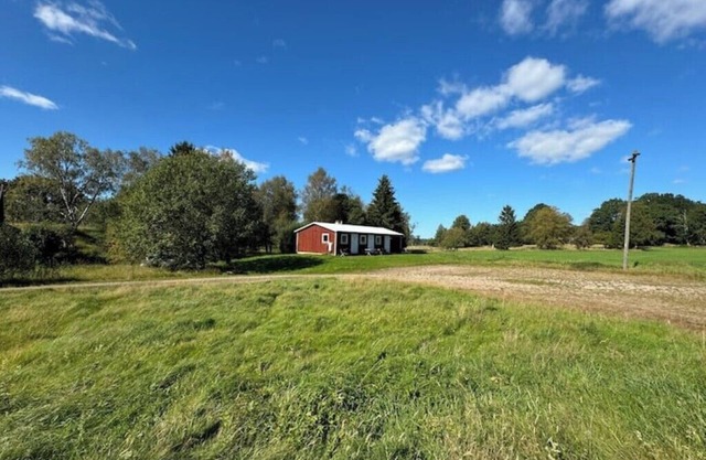 Gård 2 hus, bastu, internet med fiber. Lugnt