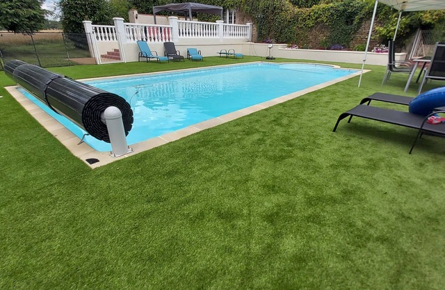 Gîte à La Maison du Bos un Environnement Rural Tranquille Avec Piscine Privée