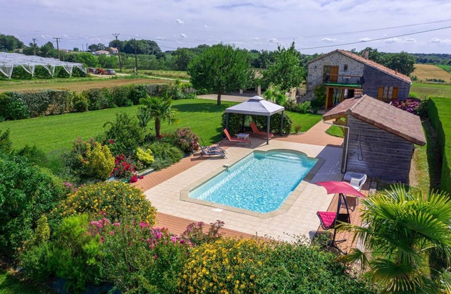 Gîte avec piscine à Madaillan, Lot-et-Garonne