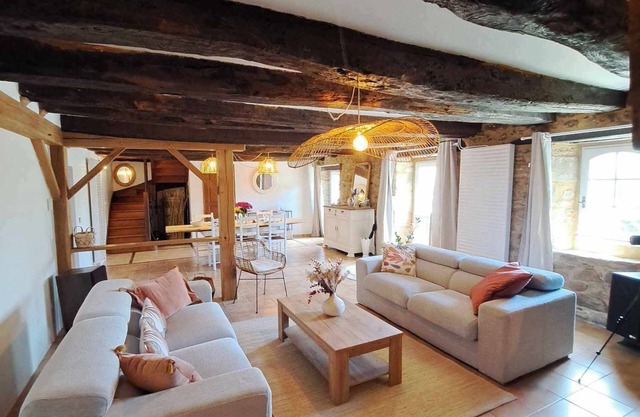 Gîte de la chaumière de Floranges, 6 pers. Pets welcome, forest walks.