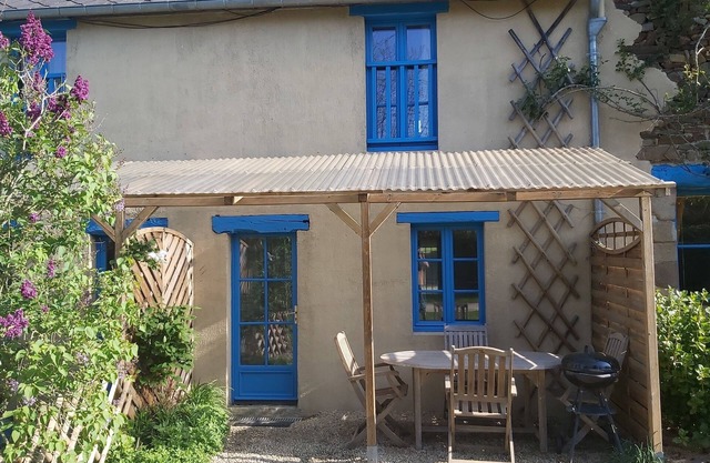 Gîte-Pointe du Chevet-Garden view-Ensuite with Bath