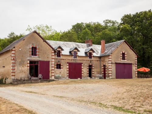 Gîte unique dans propriété historique avec musée, proche Châteauroux, 4 chambres, cheminée, fibre, parking. - FR-1-591-49
