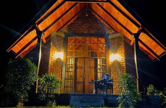 Gagees Lake View Cabana