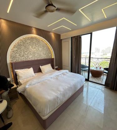 Galaxia luxe stay Lucknow