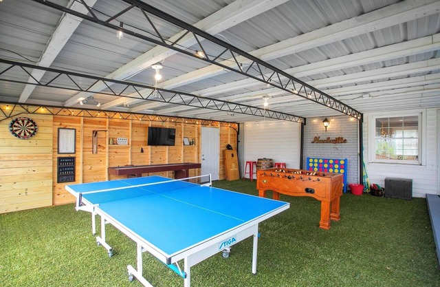 Game Area Haven with Hot Tub!