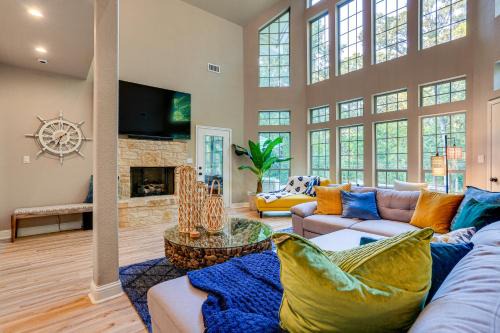 Game Room and Lake Bonham On-Site Family Getaway!