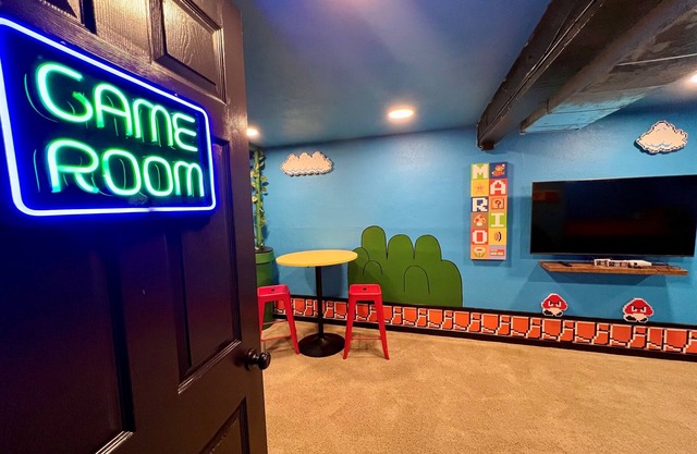 Game Room, Hot Tub & Fido Friendly!