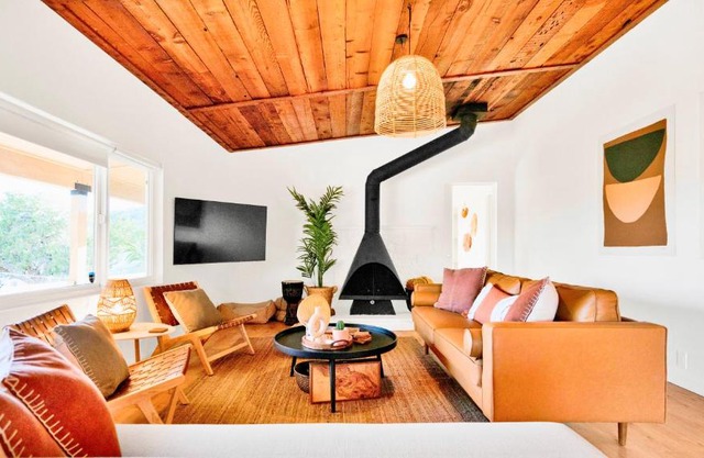 GanEden! Peaceful getaway Firepit, spa, yoga studio, fire pit, Joshua Tree