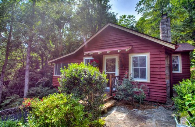 Garden Cottage, 1940's Updated Vacation Cottage, Awesome Carolina Room!