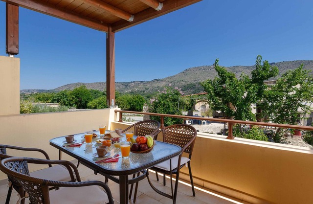 Gardenia - Shiny Charming Duplex with Pool Access