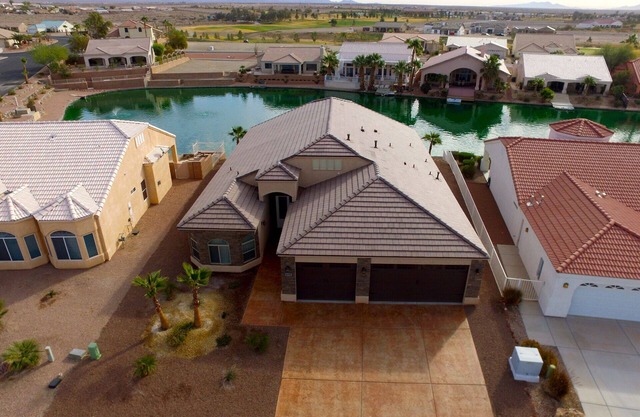 Gated Los Lagos Community on Man-made Lake, next to Golf Course *30 day min stay