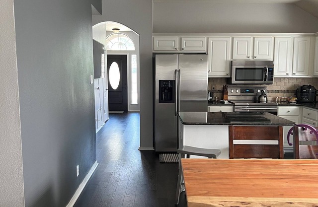 Gated, Safe - Centrally located, fenced back yard