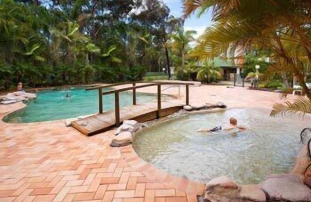 Gateway Lifestyle Lorikeet