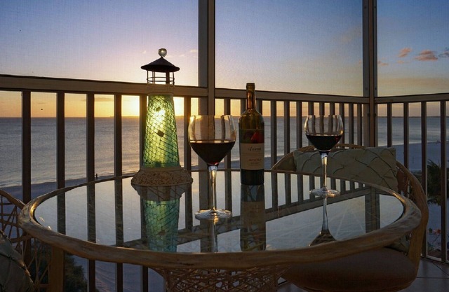 Gateway villas, north end,fab views, easy on/off bridge,WALK TO MARGARITAVILLE