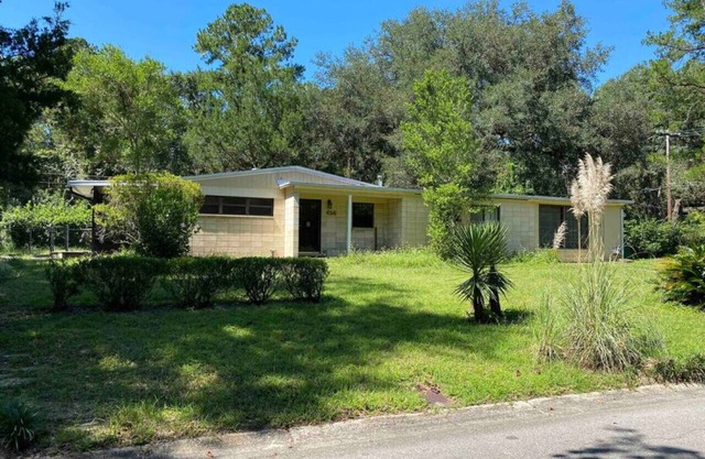 Gator Getaway ~ quiet & pet friendly