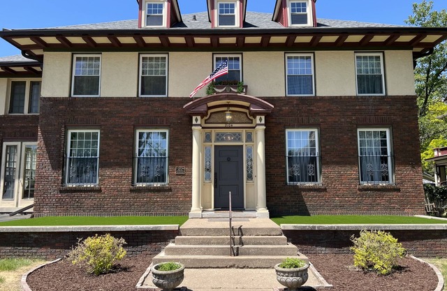 Gatsby charm with modern comforts! Historic home & neighborhood w large backyard