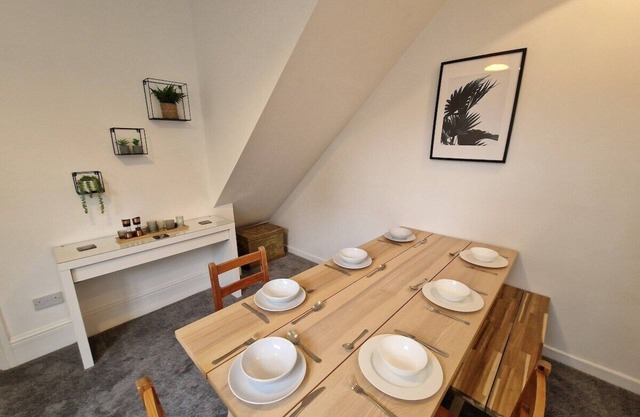 5 Bedroom home with parking