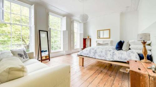 Georgian Residence - Sleeps 8, 4BR plus Parking