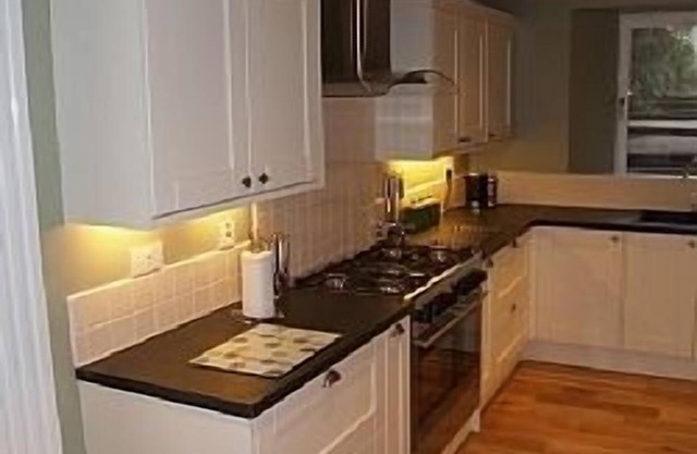 Georgian Townhouse in Perth - Overlooking Park, 2 Games Rooms, Walled Garden