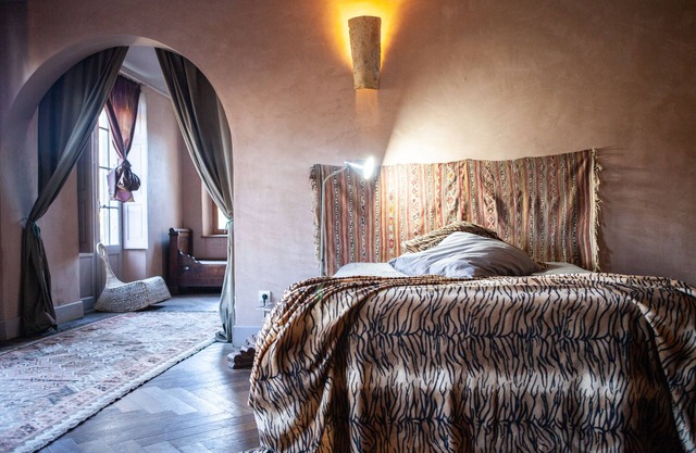 Gertrud's Suite - suite in shared Village Chateau