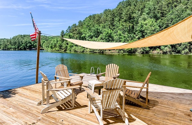 Get off-grid at lakefront Cabin at Sawmill Branch