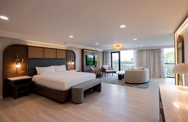 Get Ready for Blissful Getaway! Beachfront, w/Swimming Pool, Pets Are Welcome!