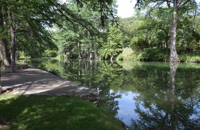 Getaway to Home in the Hills on Guadalupe River. nn