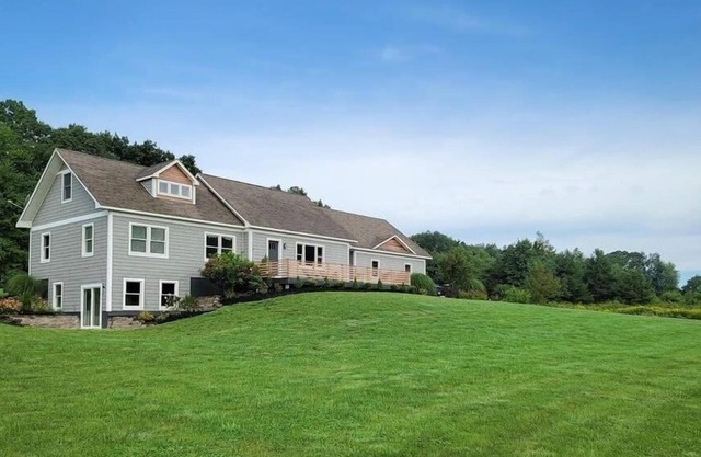 Ghent Meadow House - Modern Retreat near Hudson