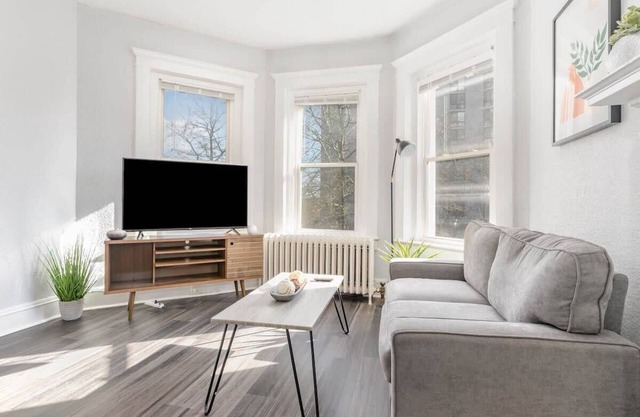 Ghent's Colonial Estate - Suite 3