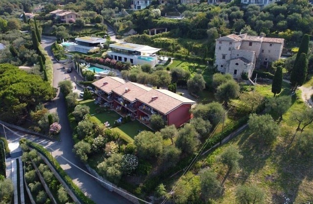 Gianni with 3 bedrooms with balcony and lake view