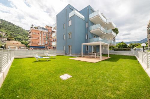 Giardino al mare - Bilocale con piscina e grande giardino a due passi dal mare