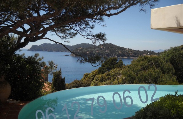 Giens, sea front villa, south west orientation, private domain, gardener, tennis