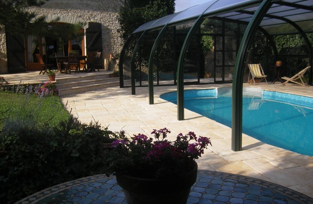 Gîte 20 minutes from the FUTUROSCOPE, with COVERED SWIMMING POOL, SPA and SAUNA