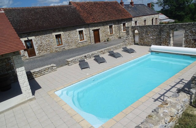 GITE "ALBIZIA" and its swimming pool of 10x4 m.