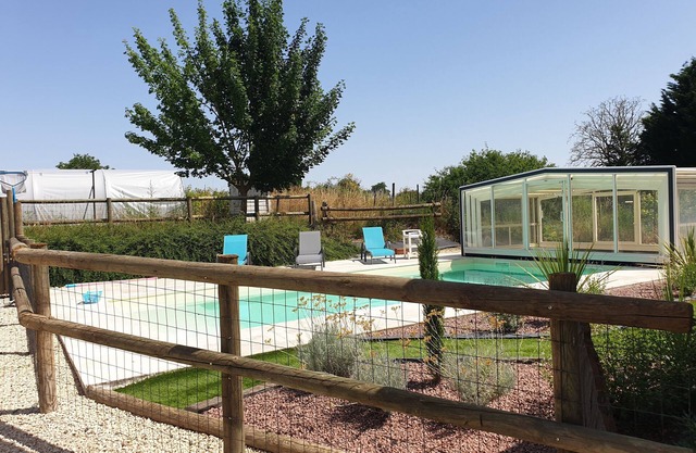 Gîte Borely, with veranda, covered swimming pool