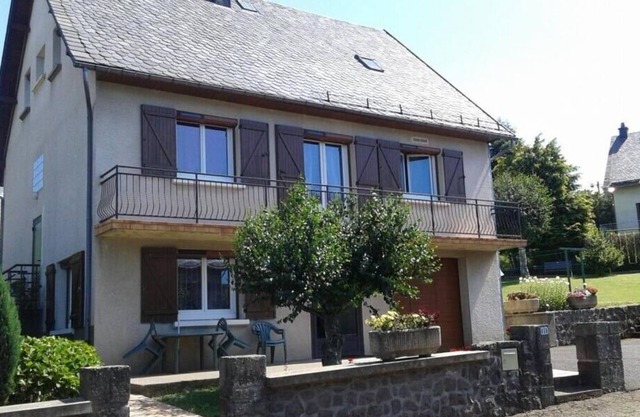 GITE DES BRUYERES - BESSE AND SAINT ANASTAISE
