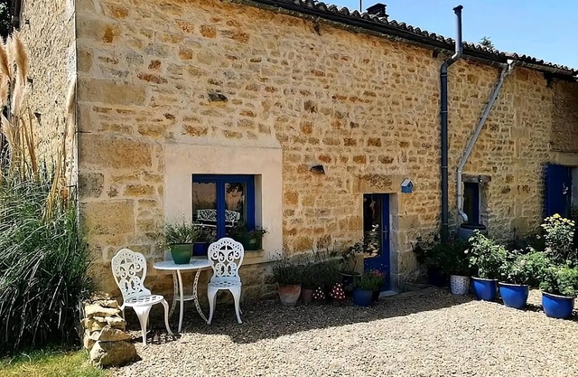 Gite de Rosaraie set in rural french countryside