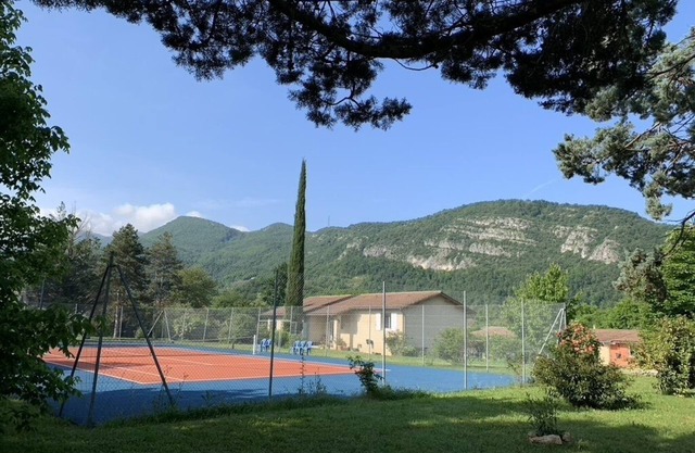 Gite Domaine Prashanti, à la Porte du Vercors, Avec Tennis Privé