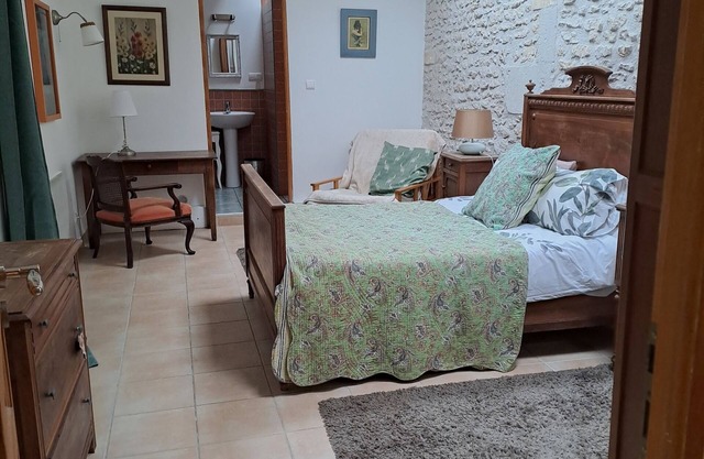 Gite du Calme Bed & Breakfast Cognac. Room Acacia for 2 people