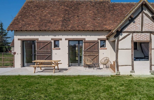 Gîte-Exclusive-Ensuite with Shower-Countryside view