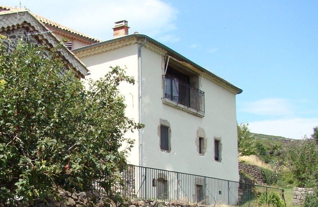 Gîte for 8 to 10 people in the heart of the Monts d'Ardèche National Park.