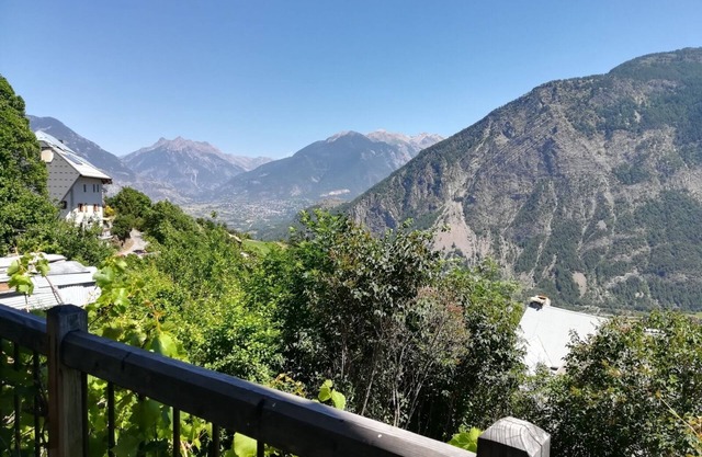 Gîte, panoramic view - between GUILLESTRE and EMBRUN - sleeps 8