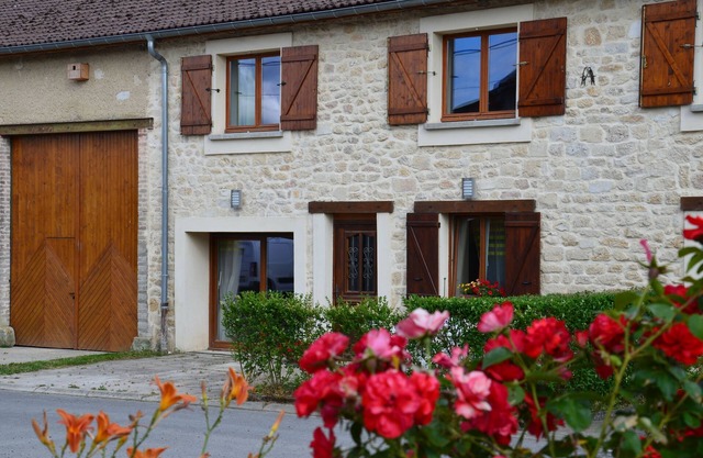 Gite GRAND LOGIS DES CHOUETTES 5 bedrooms, 6 to 10 pers, jacuzzi, games room