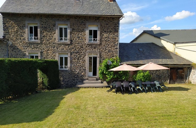 Gite in the heart of the Parc des Volcans, within walking distance of shops and restaurant