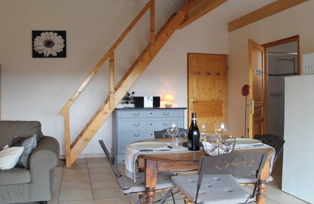 Gite in the middle of the vineyards, near the canal with swimming pool.