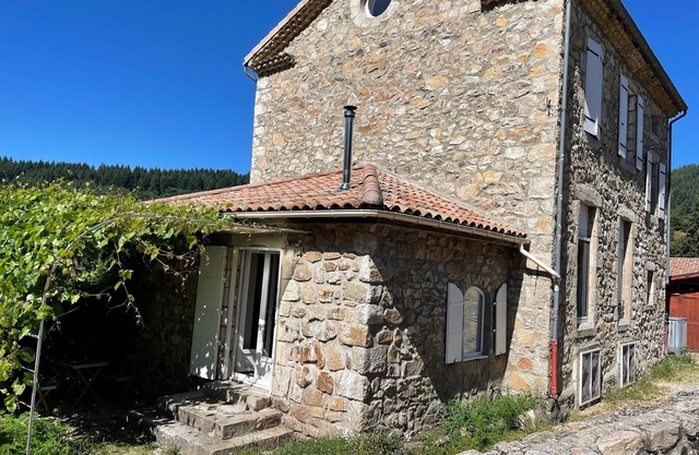 Gîte in the Monts d'Ardèche park 07160 Accons
