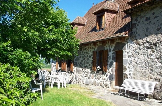 Gite Jussac, 2 bedrooms, 5 persons