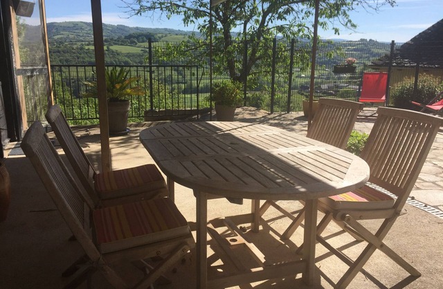 Gîte l'Atelier with breathtaking views of the Lot valley