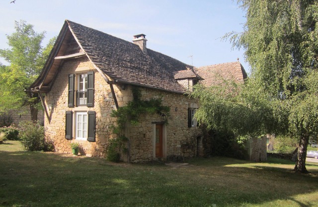 gîte "le pigeonnier" in the countryside between Rodez and Conques